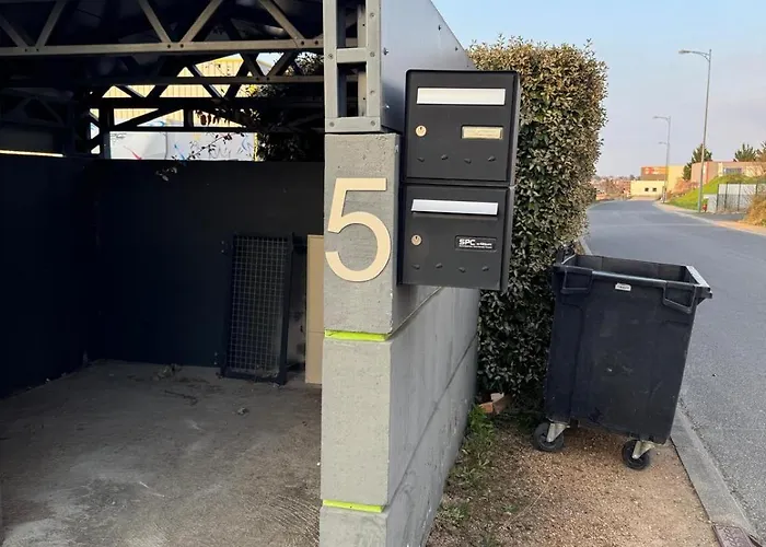 Апартаменты Du Champ Lamet